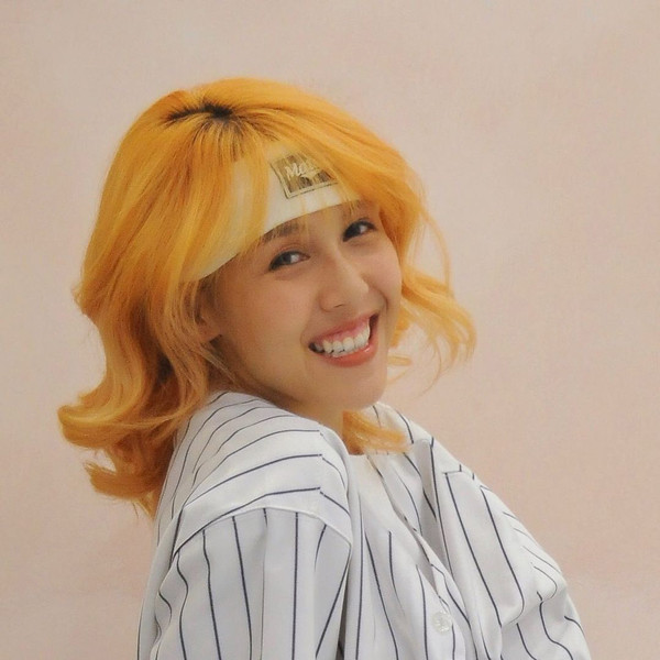  Tham gia Sao Nhập Ngũ 2020, Hậu Hoàng ghi điểm bởi sự thông minh, nỗ lực hết mình để hoàn thành nhiệm vụ. Đặc biệt, sự kết hợp ăn ý của cô với Mũi trưởng Nguyễn Việt Long càng thu hút sự quan tâm, khiến người hâm mộ hết lòng đẩy chuyến “thuyền tình”.