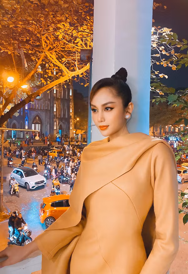 Được biết, Lương Mỹ Kỳ tên thật là Lương Trung Kiên sinh năm 1999 trong gia đình cơ bản tại Tiền Giang.