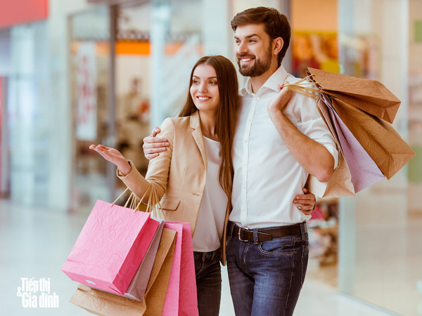 Trừ những cô nàng “đào mỏ”, phụ nữ xác định quan hệ lâu dài sẽ không tiêu tiền bạn trai một cách tùy tiện. Đôi khi phụ nữ đòi hỏi nam giới mua món này thứ kia chỉ đơn giản là cô ấy muốn kiểm tra thái độ của đấng nam nhi trước mặt.