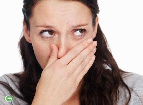 Một lý do quan trọng khác là do phản ứng của não bộ. Thức ăn kẹt ở răng không phải việc hiếm. Nó thường xuyên diễn ra khiến các thụ thể khứu giác đôi khi vẫn cảm nhận được.