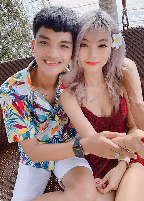 Khi gắn bó với Thảo Vy, Mạc Văn Khoa chưa có gì trong tay. Nam diễn viên cho biết, anh từng trải qua những ngày đi hẹn hò cũng phải mượn xe của người nhà, xe hết xăng nhưng không có một đồng trong người.