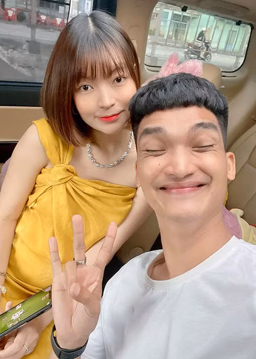 Năm 2020, Thảo Vy mang bầu con gái đầu lòng với Mạc Văn Khoa.