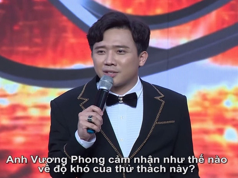 Trong chương trình Siêu trí tuệ Việt Nam, Trấn Thành tự tin giao tiếp với thí sinh nước ngoài bằng tiếng Anh. Không những vậy, anh còn nói tiếng Trung với giám khảo Vương Phong. Ảnh: Bestie