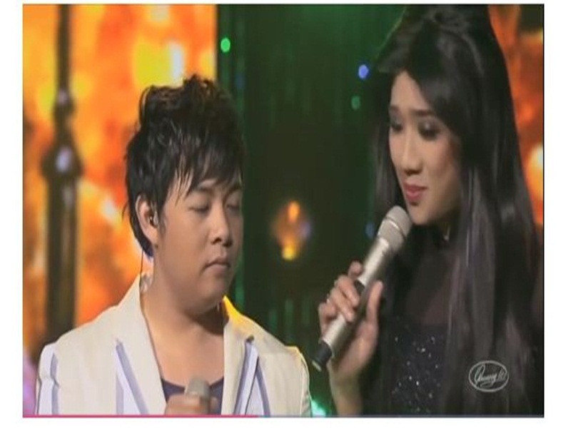 Hay trong một chương trình biểu diễn ở hải ngoại, khi Quang Lê đang hát, Trấn Thành giả gái bước ra, tiếng hát giống hệt danh ca Khánh Ly.