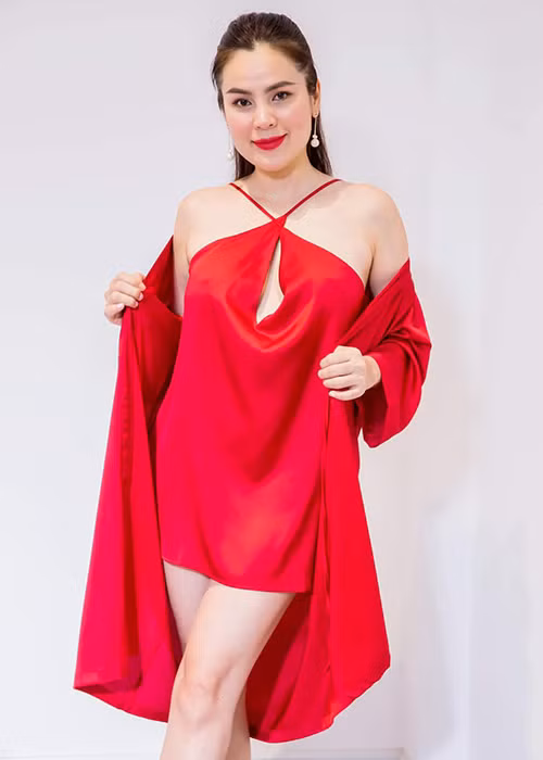 Nữ doanh nhân 7x chuộng phong cách gợi cảm.