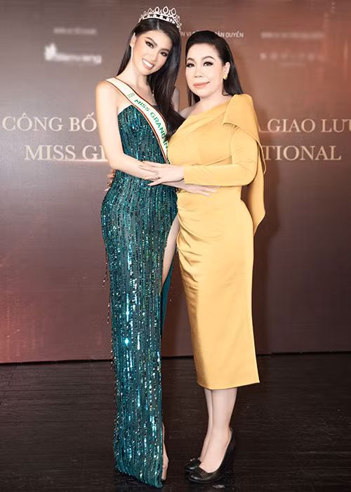 Sau Hoa hậu Việt Nam 2020, NTK Linh San tiếp tục thực hiện trang phục cho Á hậu Ngọc Thảo. Mới đây, nhà thiết kế tung ra 8 bản vẽ khác nhau cho trang phục phần thi dạ hội của Ngọc Thảo tại Miss Grand International 2020 (Hoa hậu Hòa bình Quốc tế 2020).