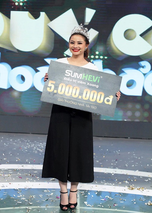 Ngoài đóng phim, Huyền Thạch tham gia không ít gameshow. Cô từng đoạt danh hiệu Á quân Quý cô hoàn hảo 2018, lọt top 5 Nữ hoàng quyến rũ 2019.