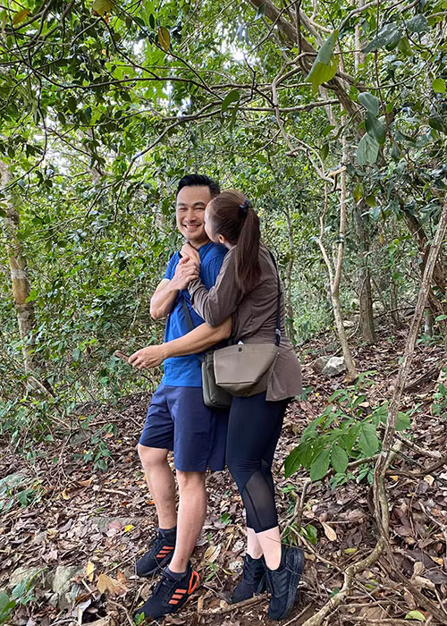 Bà xã của Chi Bảo kém nam diễn viên đến 16 tuổi và đang làm bà chủ thẩm mỹ viện.