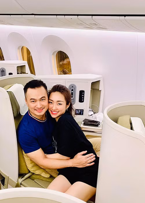 Thùy Chang được lòng gia đình Chi Bảo. Trong khi đó, nam diễn viên được mẹ của Thùy Chang thương hơn cả con ruột.