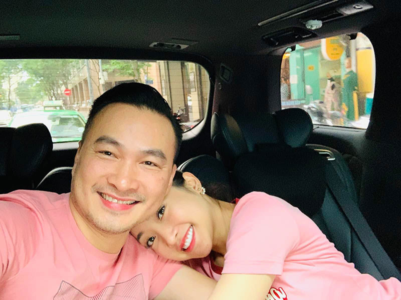 Trong thời gian hẹn hò, cả hai dính như hình với bóng, cùng đi du lịch, chơi thể thao, gặp gỡ bạn bè.