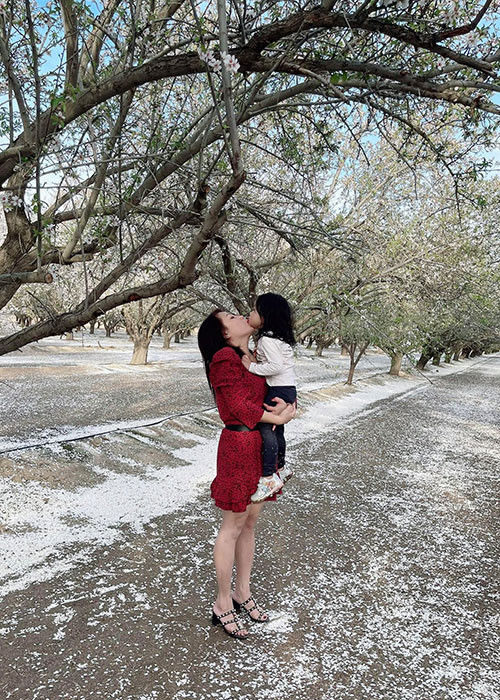 Quỳnh Như không lên tiếng nhưng bạn thân của cô viết status đáp trả Thúy Nga. Ồn ào giữa Quỳnh Như và Thúy Nga khiến cư dân mạng không khỏi ngán ngẩm.