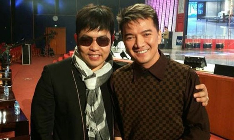 Lùm xùm tốn nhiều giấy mực báo chí nhất của Quang Lê là bị Đàm Vĩnh Hưng chỉ trích “nẫng tay trên” chàng trai bán kẹo kéo Trọng Nghĩa và bị nhiều bầu show tố làm việc thiếu chuyên nghiệp.