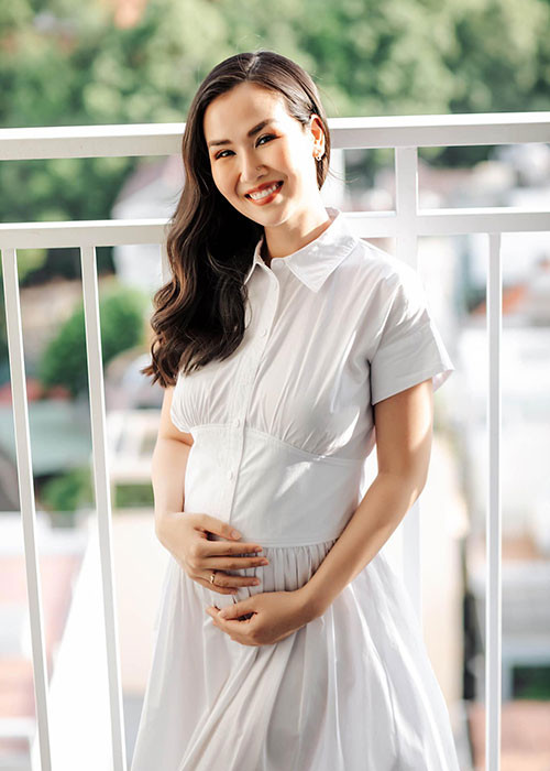 Nữ ca sĩ được ông xã chiều chuộng khi mang bầu 5 tháng.