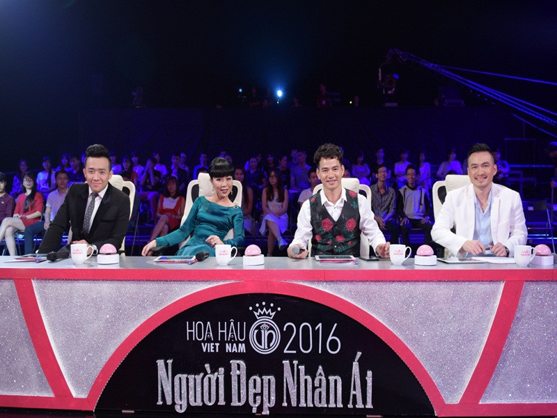 Ngoài Đàm Vĩnh Hưng, Xuân Bắc cũng lên tiếng về lùm xùm của Trấn Thành. Danh hài cho biết, đồng nghiệp là người rất tài năng. "Thành luôn cố gắng và có cảm giác là cậu ấy không chấp nhận thất bại", Xuân Bắc nói. Ảnh: Đẹp