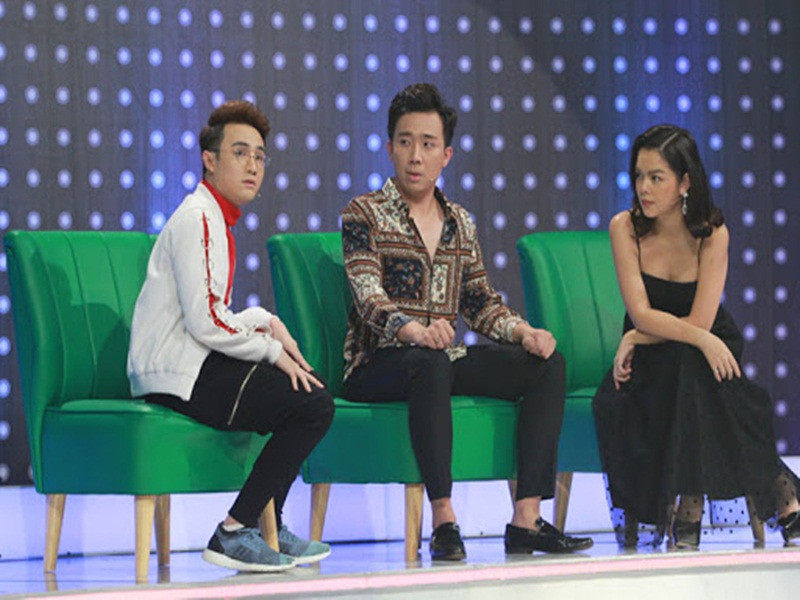 Vì thói quen mau nước mắt, Trấn Thành bị nghi chiêu trò. Là đồng nghiệp của Trấn Thành, Phạm Quỳnh Anh bênh vực: “Đơn giản vì Trấn Thành là một người nhiều cảm xúc, dễ rung động, nhìn thấy một cảnh xúc động nào đó thì bị tác động thôi". Ảnh: HTV