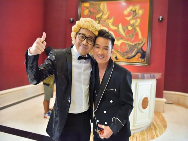 Năm 2017, Trấn Thành dính nghi vấn bị cấm sóng trên đài truyền hình Vĩnh Long. Nghệ sĩ đầu tiên đứng ra bênh vực Trấn Thành là Đàm Vĩnh Hưng. Trên trang cá nhân, Mr Đàm gửi lời động viên đàn em hãy coi ồn ào là một thử thách từ Tổ nghiệp. Ảnh: Yeah1