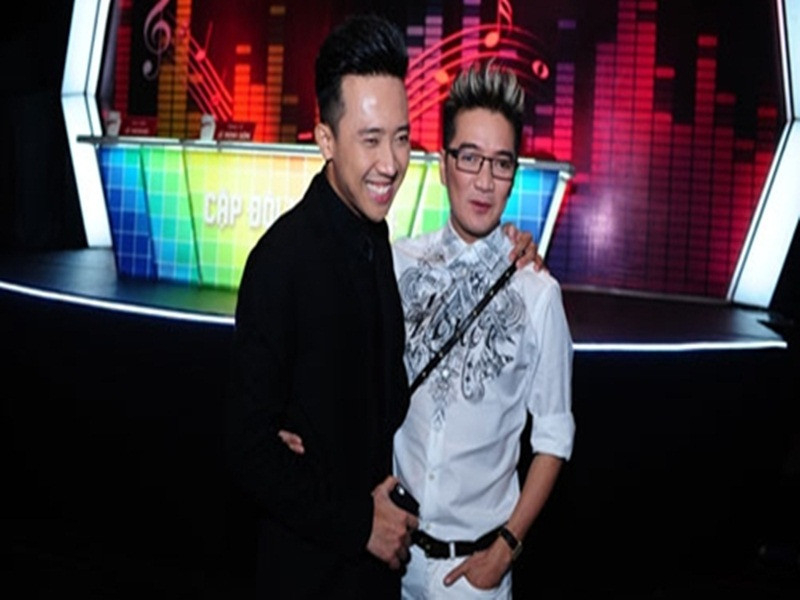 Ông hoàng nhạc Việt còn dành cho Trấn Thành những lời khen ngợi về tài năng: “Với anh, em là một nhân tài đích thực. Lâu lắm rồi mới xuất hiện một người có nhiều tố chất để thành công: Kiến thức rộng rãi, khả năng đa dạng, tư duy cực kỳ tốt, ngoại hình tốt, ngoại ngữ thuộc hàng top, thông minh, sắc sảo, vốn chữ nghĩa tuyệt vời, duyên dáng quanh năm”. Ảnh: Saostar