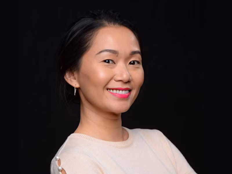 Trong số những nữ diễn viên gốc Việt ở Hollywood hiện nay, Hồng Châu là người được đánh giá cao nhất về diễn xuất. Năm 2006, cô bắt đầu sự nghiệp với một số phim truyền hình, trong đó nổi bật là series “Treme”. Sự nghiệp của Hồng Châu thăng hoa vào năm 2017 khi cô giành được đề cử Quả cầu vàng ở hạng mục “Nữ diễn viên phụ xuất sắc nhất” cho vai diễn trong phim “Downsizing”. Phim mới nhất của cô là “The Whale”.