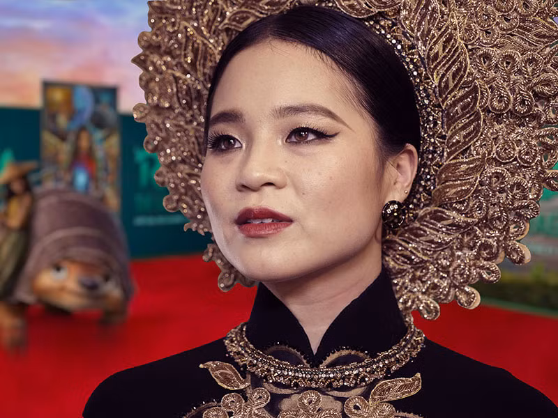 Năm 2011, Kelly bắt đầu tham gia diễn xuất với vài bộ phim ngắn và truyền hình. Sau đó, cô vượt qua hàng nghìn ứng viên để vào vai Rose Tico trong hai bom tấn “Star Wars: The Last Jedi” và “Star Wars: The Rise of Skywalker”.