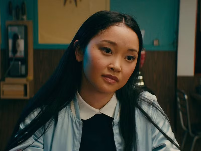 Giống Kelly Marie Trần, Lana Condor cũng là nữ diễn viên gốc Việt đang tỏa sáng ở Hollywood. Vai diễn đầu tiên của cô là dị nhân Jubilee trong bom tấn “X-Men: Apocalypse” năm 2016. Năm 2018, Lana Condor đóng vai chính phim “To all the boys I’ve loved before”. Năm 2020 và 2021, cô tiếp tục tham gia hai phần của loạt phim này.