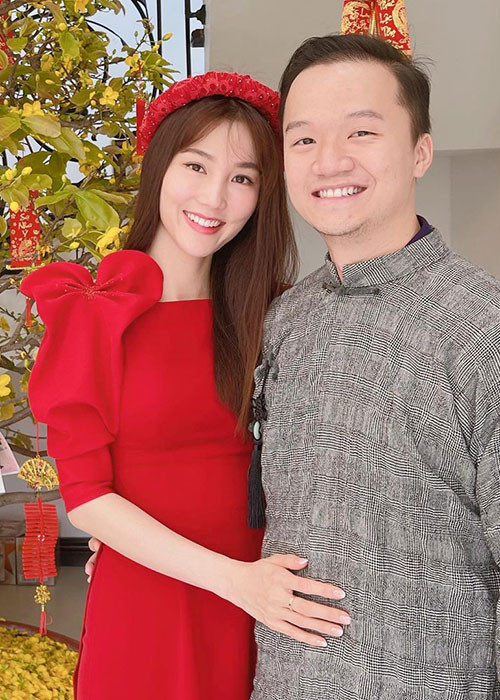 Bạn bè, đồng nghiệp mong đợi Diễm My và Vinh Nguyễn sẽ sớm có tin vui sau 5 năm hẹn hò.