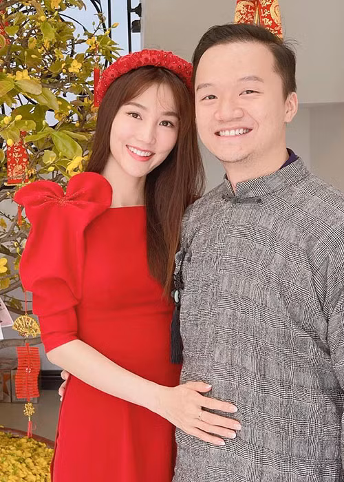 Bạn bè, đồng nghiệp mong đợi Diễm My và Vinh Nguyễn sẽ sớm có tin vui sau 5 năm hẹn hò.