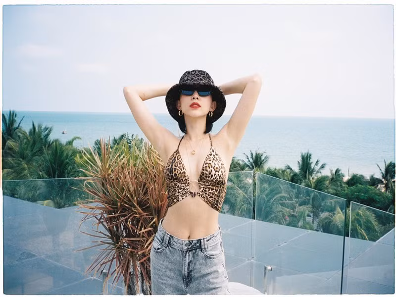 Cô duy trì hình ảnh táo bạo dù đã lấy chồng.