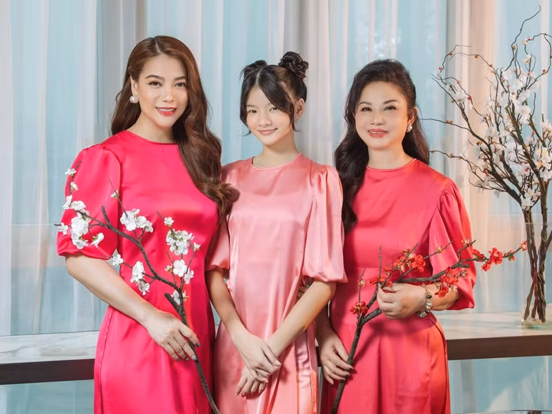 Bảo Tiên trông trưởng thành hơn bạn bè cùng trang lứa vì phong cách thời trang lẫn chiều cao nổi bật.