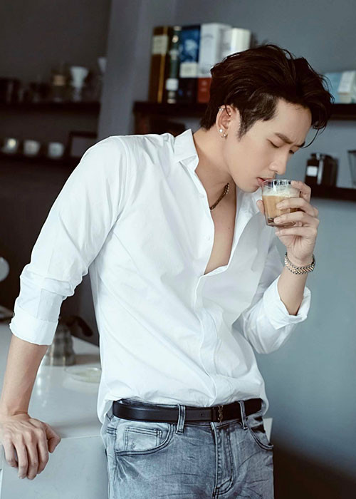 Tuấn Trần khá đắt show quảng cáo, tham gia gameshow.