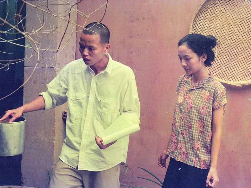 Theo Thể thao văn hóa, đạo diễn phim “Bố già” tốt nghiệp thủ khoa đạo diễn nhờ phim ngắn "Vợ chồng chuột" (36 phút) có chi phí 4,5 triệu đồng. Phim từng được chọn tham dự LHP Sinh viên quốc tế tại Israel vào tháng 6/2001. Sau đó, Vũ Ngọc Đãng làm phim “Chuột” (60 phút).