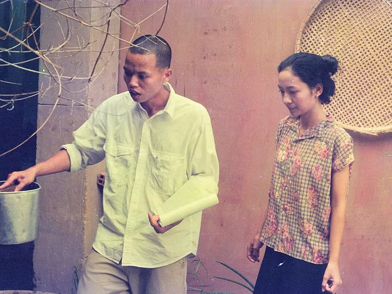 Theo Thể thao văn hóa, đạo diễn phim “Bố già” tốt nghiệp thủ khoa đạo diễn nhờ phim ngắn "Vợ chồng chuột" (36 phút) có chi phí 4,5 triệu đồng. Phim từng được chọn tham dự LHP Sinh viên quốc tế tại Israel vào tháng 6/2001. Sau đó, Vũ Ngọc Đãng làm phim “Chuột” (60 phút).