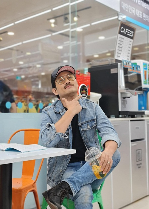 Quý Bình đăng ảnh như ông chú, vợ bình luận bất ngờ Quy Binh dang anh nhu ong chu, vo binh luan bat ngo