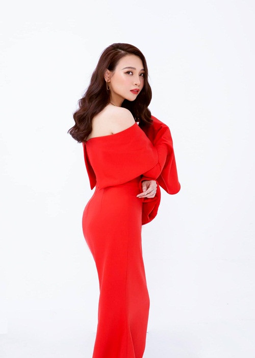 Đàm Thu Trang sinh con gái đầu lòng hồi tháng 8/2020. Cô cũng nhanh chóng lấy lại vóc dáng giống như Hà Hồ và Đông Nhi.