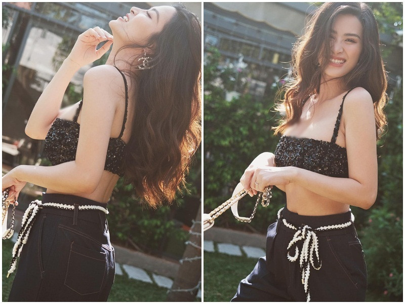 Mới đây, Đông Nhi tung bộ ảnh khoe vòng một đầy đặn, vòng eo con kiến sau 6 tháng sinh con gái đầu lòng.