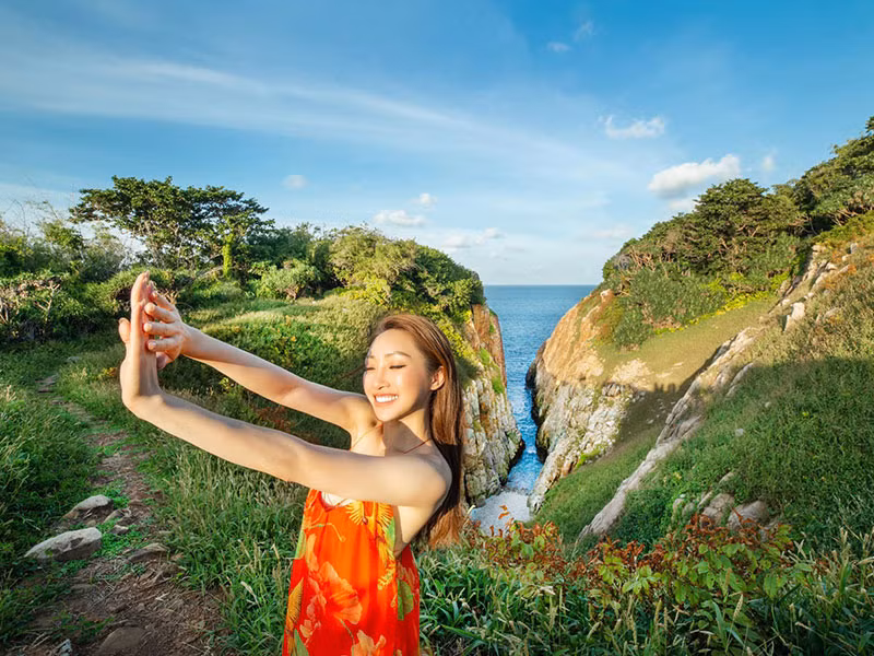 Cô từng mang một phần tủ đồ hiệu trị giá gần 2 tỷ để quyên góp từ thiện.