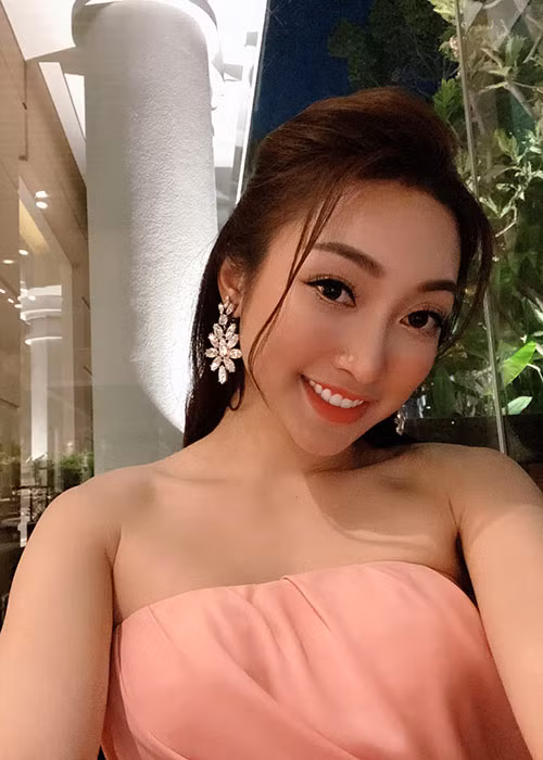 Không chỉ mặt xinh, dáng nuột nà, Thùy Chang còn có gu thời trang sành điệu.