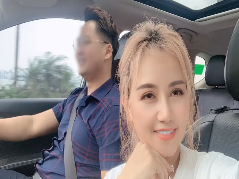 U50-60, Hoàng Yến - Thanh Hà được trai trẻ kém chục tuổi vây quanh U50-60, Hoang Yen - Thanh Ha duoc trai tre kem chuc tuoi vay quanh