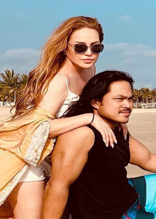 Để nhận được lời đồng ý từ Thanh Hà, Roland mất 11 năm theo đuổi nữ danh ca.