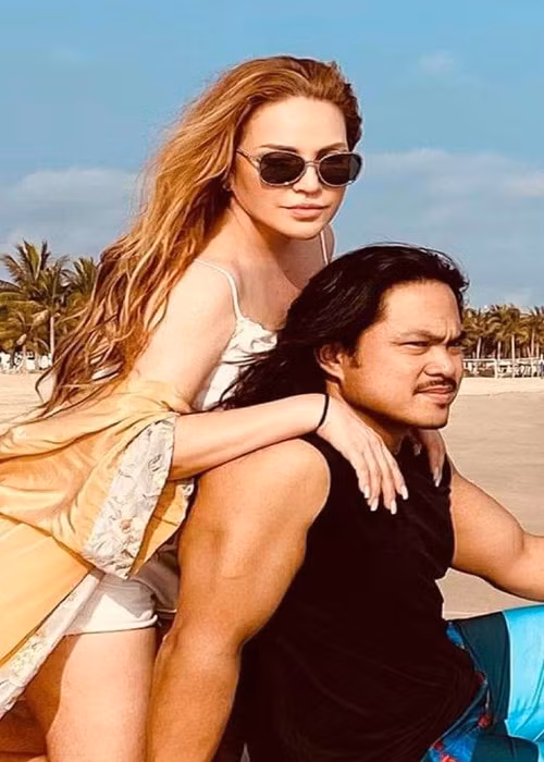 Để nhận được lời đồng ý từ Thanh Hà, Roland mất 11 năm theo đuổi nữ danh ca.