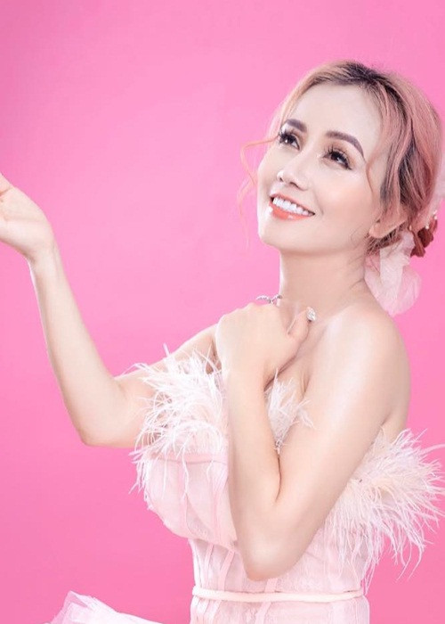 Cách đây không lâu, nữ diễn viên từng chia sẻ tin nhắn tán tỉnh của một chàng trai kém cô 24 tuổi.