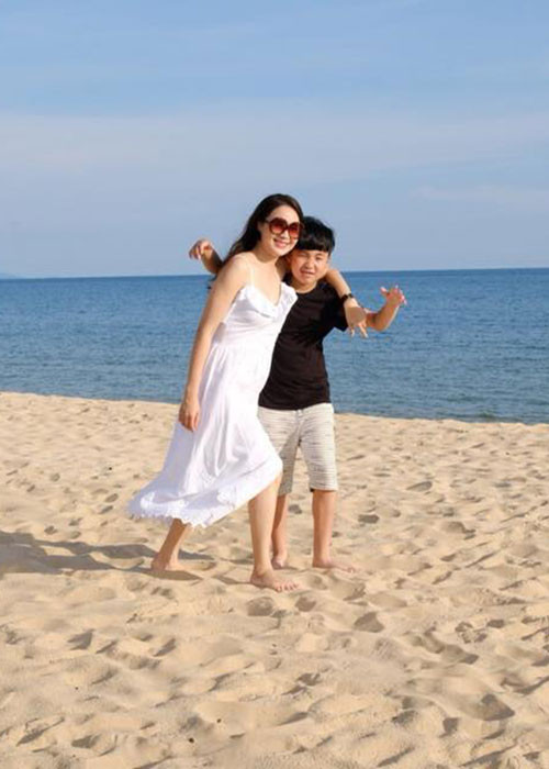 Hồng Diễm thường xuyên khoe ảnh bên các con trên trang cá nhân.