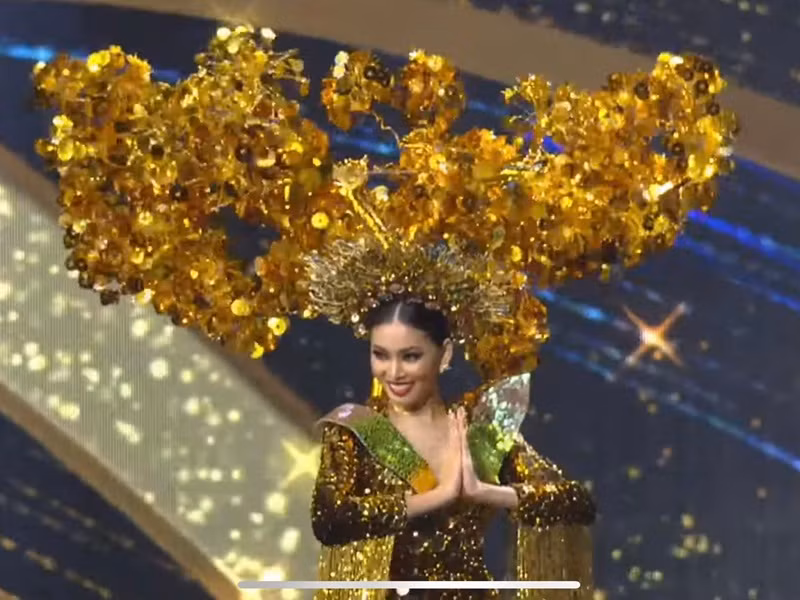 Người hâm mộ cho rằng động tác uyển chuyển, dứt khoát cùng vẻ ngoài ấn tượng chắc chắn sẽ giúp Ngọc Thảo ghi điểm tại vòng thi quốc phục.