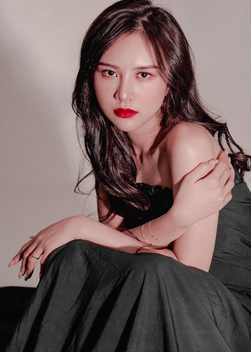 Nhan sắc xinh như hoa của Anh Phương cũng là lý do các video của cô được cư dân mạng yêu thích.