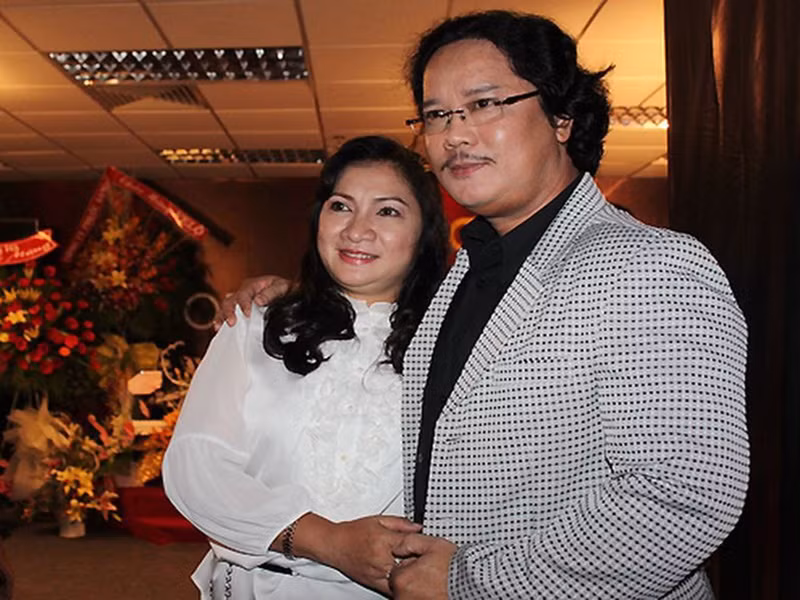 Giau vo suot 10 nam, hon nhan cua dien vien Cong Hau the nao?