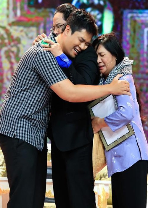 Chia sẻ về gia đình trong gameshow Sao nối ngôi, Nhất Duy thừa nhận thời cha anh nổi tiếng, ông đào hoa, mẹ anh nhiều lần muốn buông tay, nhưng cha anh là người biết dừng lại đúng lúc. Nhất Duy tự hào vì sau nhiều sóng gió, cha mẹ vẫn hạnh phúc bên nhau. Ảnh: Thời đại plus