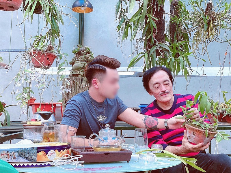 Trong thời gian qua, không ít bạn bè, đồng nghiệp đến thăm động viên Giang Còi.