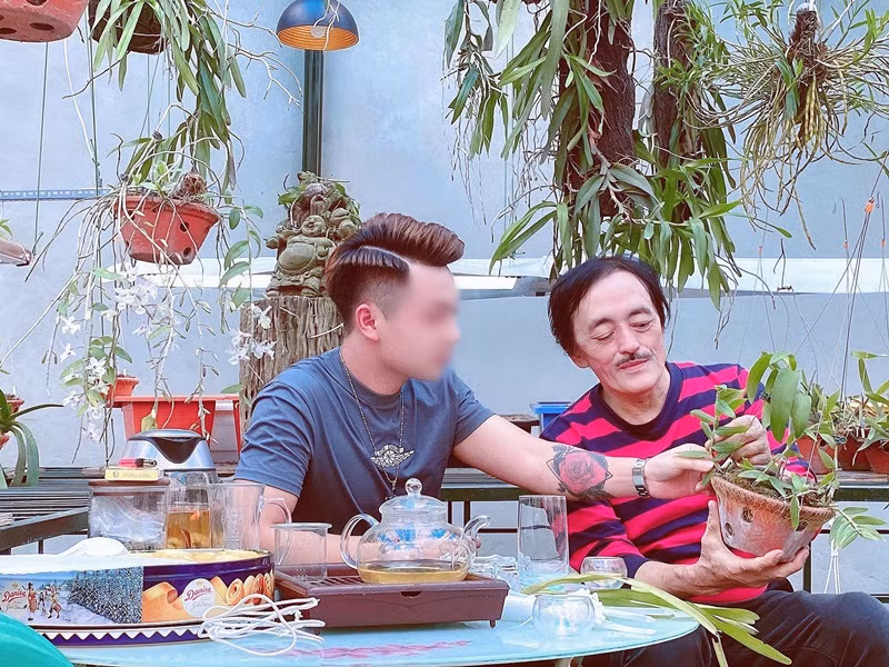 Trong thời gian qua, không ít bạn bè, đồng nghiệp đến thăm động viên Giang Còi.