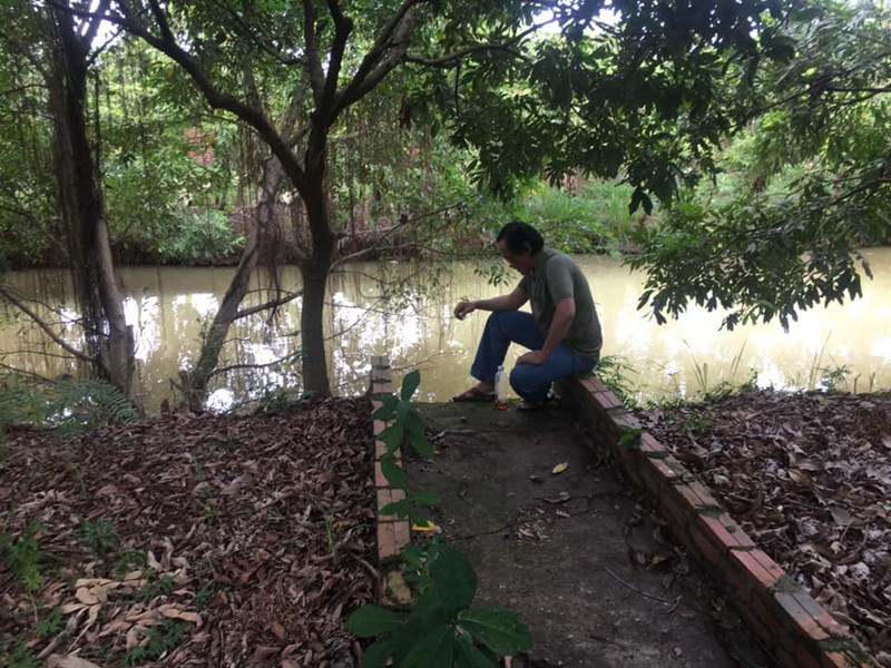 Mới đây, trên trang cá nhân, Giang Còi tâm sự với bạn bè: "Tôi rất sợ những nơi ồn ào, những buổi tiệc tùng và những cuộc thăm viếng. Nếu điều này có làm mất lòng một số bạn, mong được thứ lỗi. Từ khi còn khỏe mạnh, tôi đã bỏ phố về quê để được sống yên tĩnh, giờ là lúc tôi cần sự yên bình hơn bao giờ hết. Tránh đâu khỏi nắng?”.