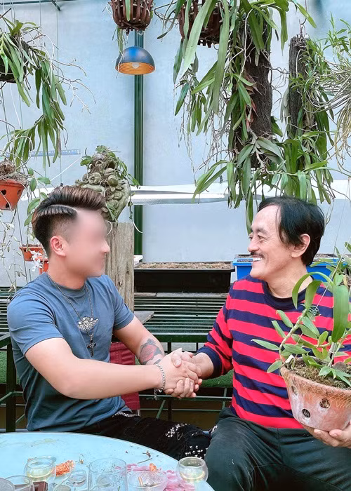 Từ khi phát hiện mắc bệnh hiểm nghèo, Giang Còi vẫn sống ở căn nhà vườn ngoại ô Hà Nội.