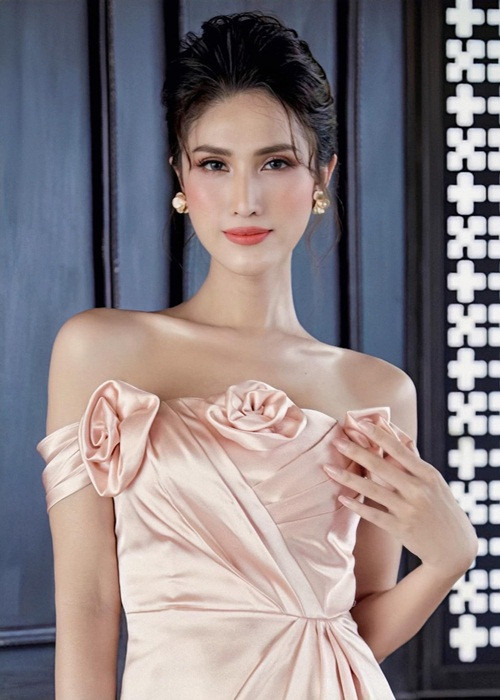 Mới đây, chia sẻ trên Pháp luật và bạn đọc, Hoài Sa tiết lộ, ngày chưa chuyển giới, cô tỏ tình với một bạn nam cùng trường. Tuy nhiên, người này cùng một vài bạn khác miệt thị Hoài Sa và lao vào đánh cô một trận nhừ tử.